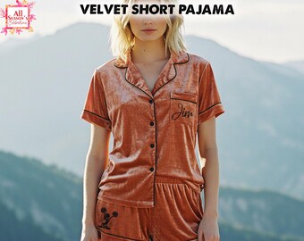 Cheer Team Custom Samt Kurzer Pyjama Set - Ultraweicher Samt PJs, personalisierte Cheer Nachtwäsche, Cheer Camp Pyjamas, gemütliches Cheer Squad Geschenk