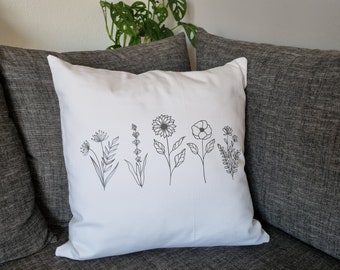 Weißer Kissenbezug mit grauem Blumenaufdruck, Deko Ideen Wohnzimmer, Geschenk zum Einzug, Kissenhülle 40x40 cm oder 50x50 cm, Dekokissen