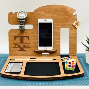 Schreibtisch Organizer Holz Büro Docking Station Geschenk für Männer personalisiert Mitarbeitergeschenk Büro Geschenk für Ihn Bild 5