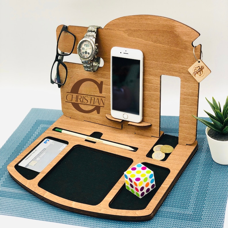 Schreibtisch Organizer Holz Büro Docking Station Geschenk für Männer personalisiert Mitarbeitergeschenk Büro Geschenk für Ihn Bild 1