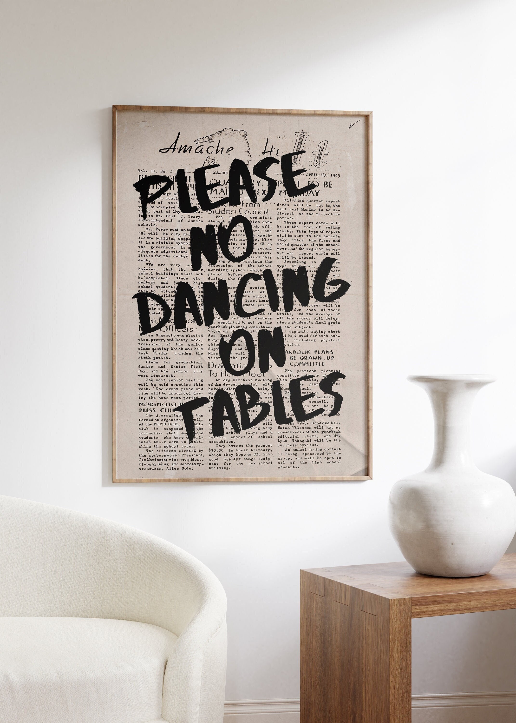Retro Newspaper Print: 