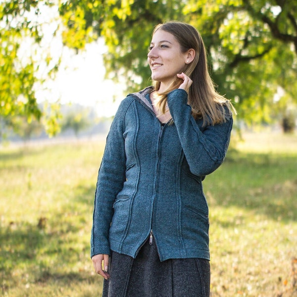 Modische Kapuzenjacke aus Schurwolle Modell Nele