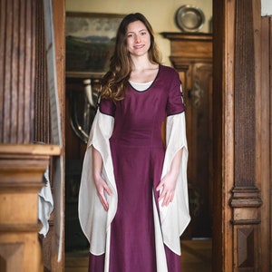 Vestido medieval modelo Isabella, vestido de lino, vestimenta histórica. Brombeere