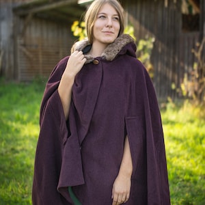 Cape made of virgin wool with faux fur on the hood, model Indra