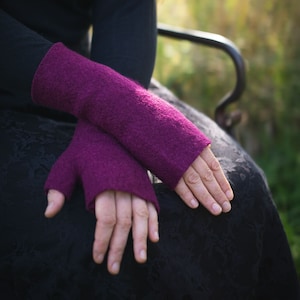 Pulswärmer Handstulpen mit Daumen Modell Sarah Magenta