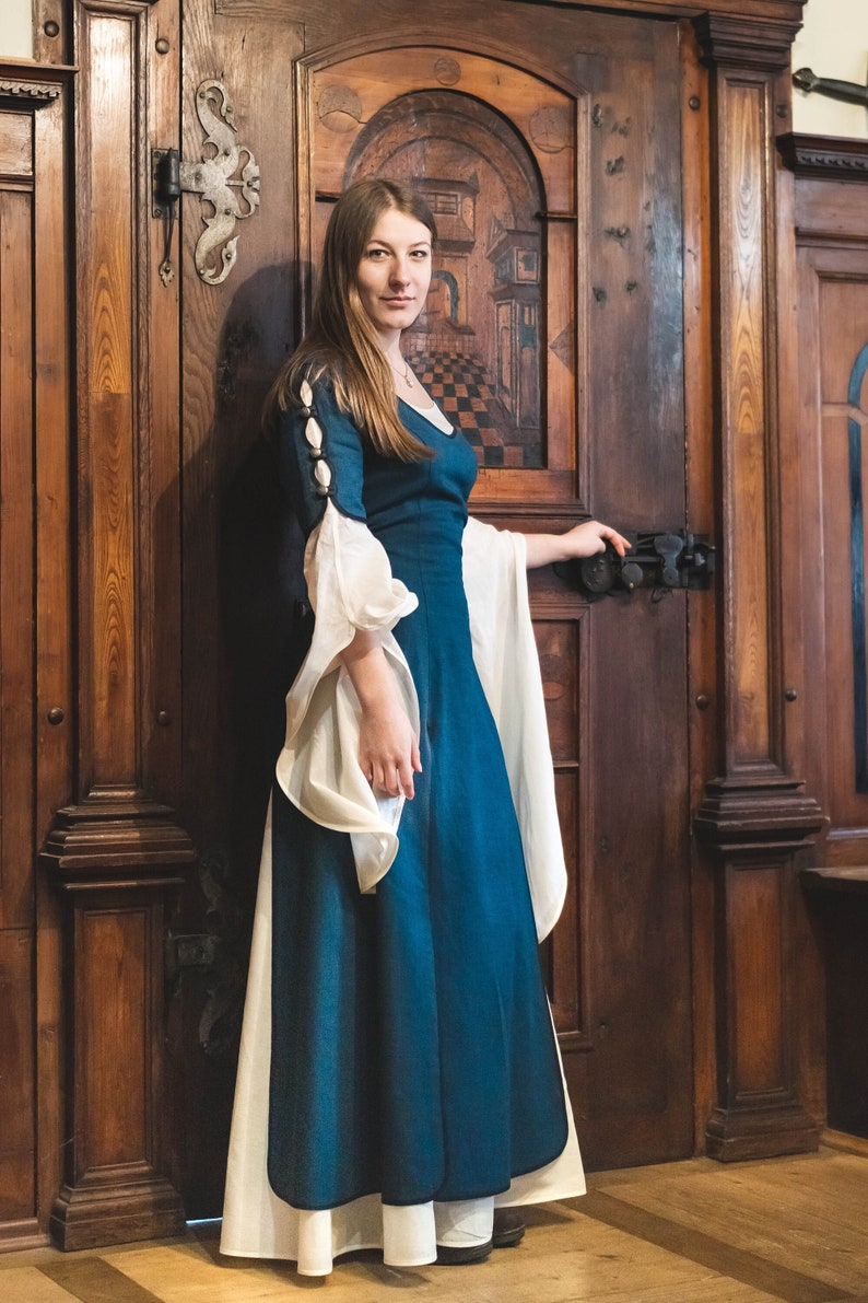 Medieval dress model Isabella, linen dress, historical clothing Blue