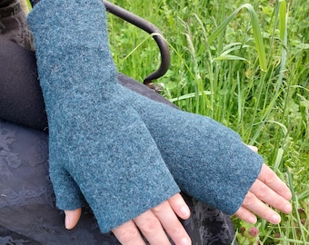 Wrist warmers, arm warmers, hand warmers with thumb, fingerless gloves, model Sarah, various colors