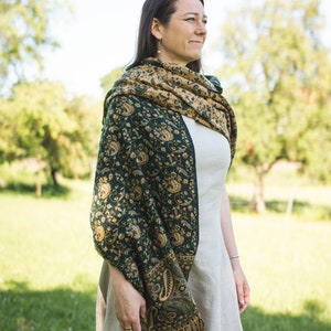 Woolen cloth plaid scarf wool blanket cuddly blanket Model Rina Schwarz