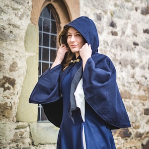 Half-length open cowl, short cape with round hood, overcoat, historical Alaskan garment