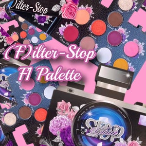 Puede incluir: Una paleta de sombras de ojos negra con un diseño de cámara y el texto "Filter-Stop F1 Palette". La paleta tiene 12 sombras de ojos en varios tonos de rosa, morado, naranja y marrón. Las sombras de ojos están dispuestas en una cuadrícula.