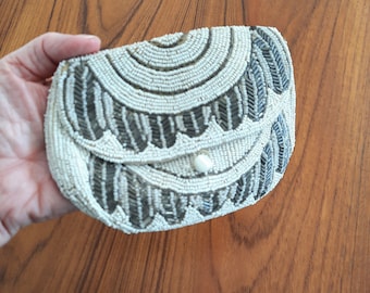 Beaded small clutch purse, vintage Deco finger purse, Antique cream beaded evening purse, vintage theatre purse, vintage wedding beaded bag