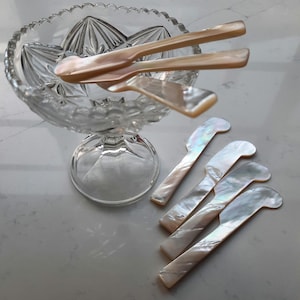 Set of 7 Mother of Pearl Spreaders, butter spreaders or caviar spreaders, mother of pearl gift, pearl anniversary gift, pearl wedding gift