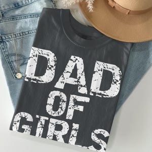 T-shirt papa van meisjes in de minderheid, shirt grappig papa, cadeau voor papa, vaderdagshirt, shirt meisje papa, T-shirt papa leven, T-shirt trotse vader