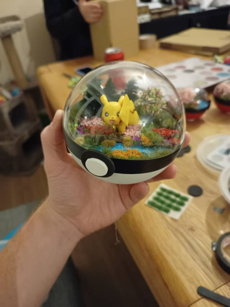 Pikachu, Glumanda, Bisasam oder Schiggy Handmade Pokémon Pokeball Terrarium. Pokemon, Pokeballs, geeky Geschenk. Pikachu - Normal