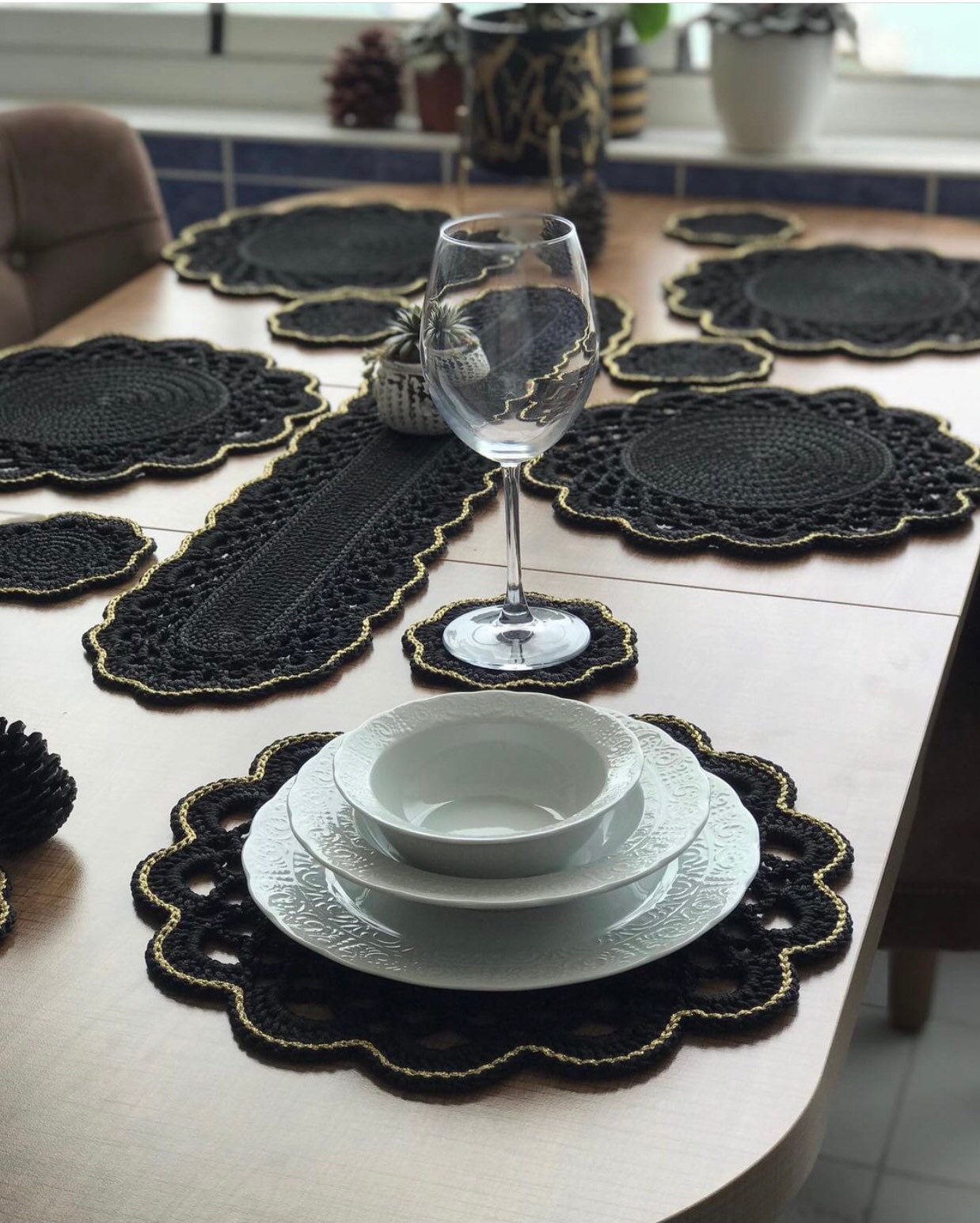 Round Table Placemat, Composed Of 7 Antifounding Woven Vinyl Wedge