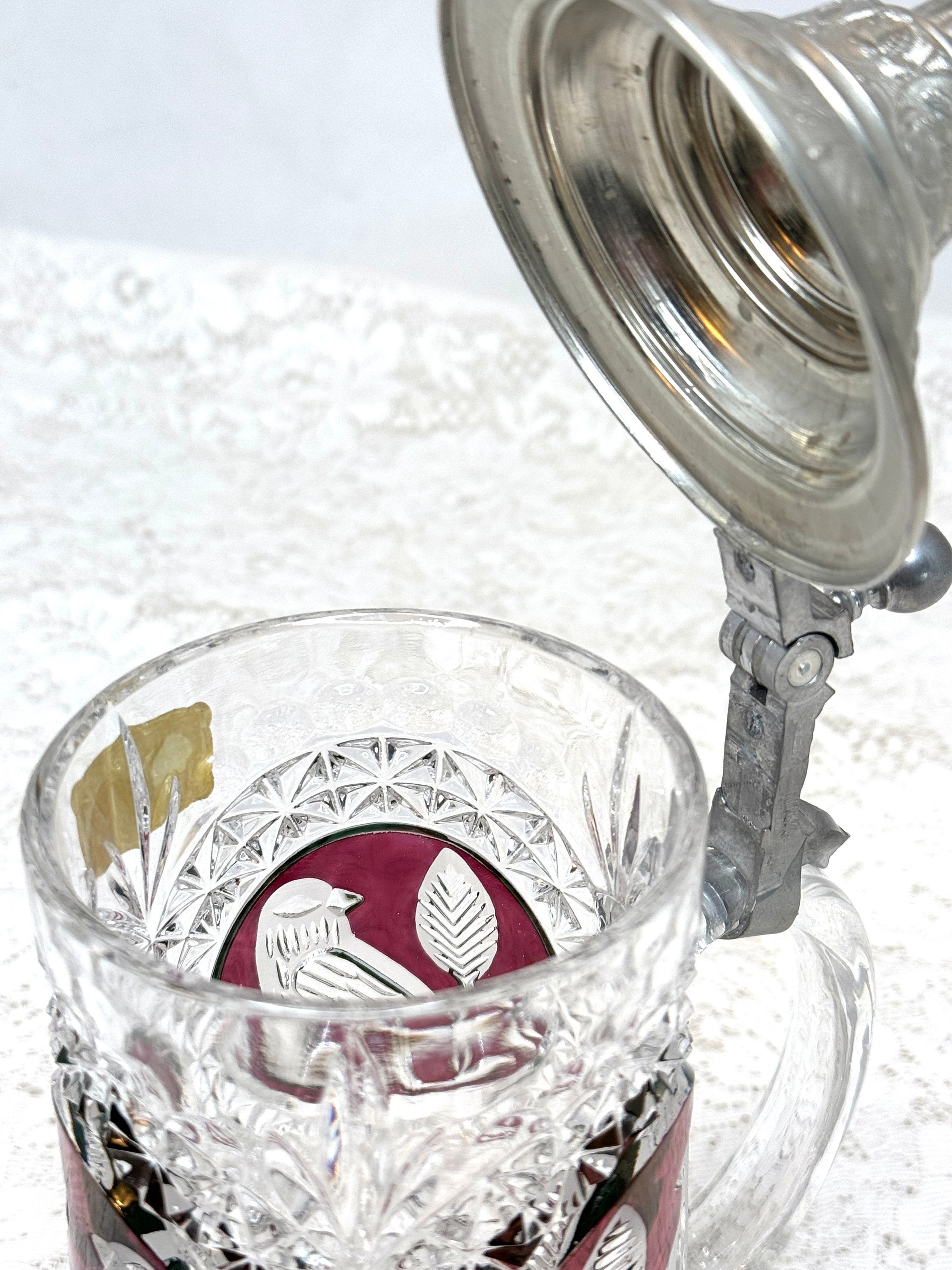 その他 SalzburgNannereCuracao-Liqueurmit Farbst West German Bird in Cranberry Red Lead Crystal and Metal