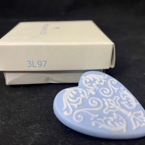 1970&#39;s Wedgewood Jasper Ware Stone Heart Pin-brooch with Original Box