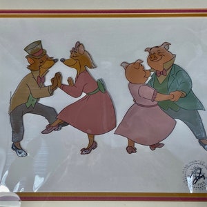 Pu&ograve; includere: Una cella di animazione incorniciata con quattro personaggi dei cartoni animati che ballano. Due volpi e due maiali sono raffigurati in abiti formali, con le volpi in rosa e i maiali in verde e rosa. L'opera d'arte &egrave; dipinta a mano e certificata.