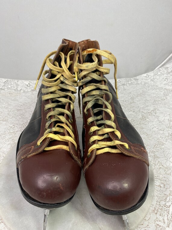 1953 Johnson Duro Hard Toe Hockey Skates - Men display picture 2