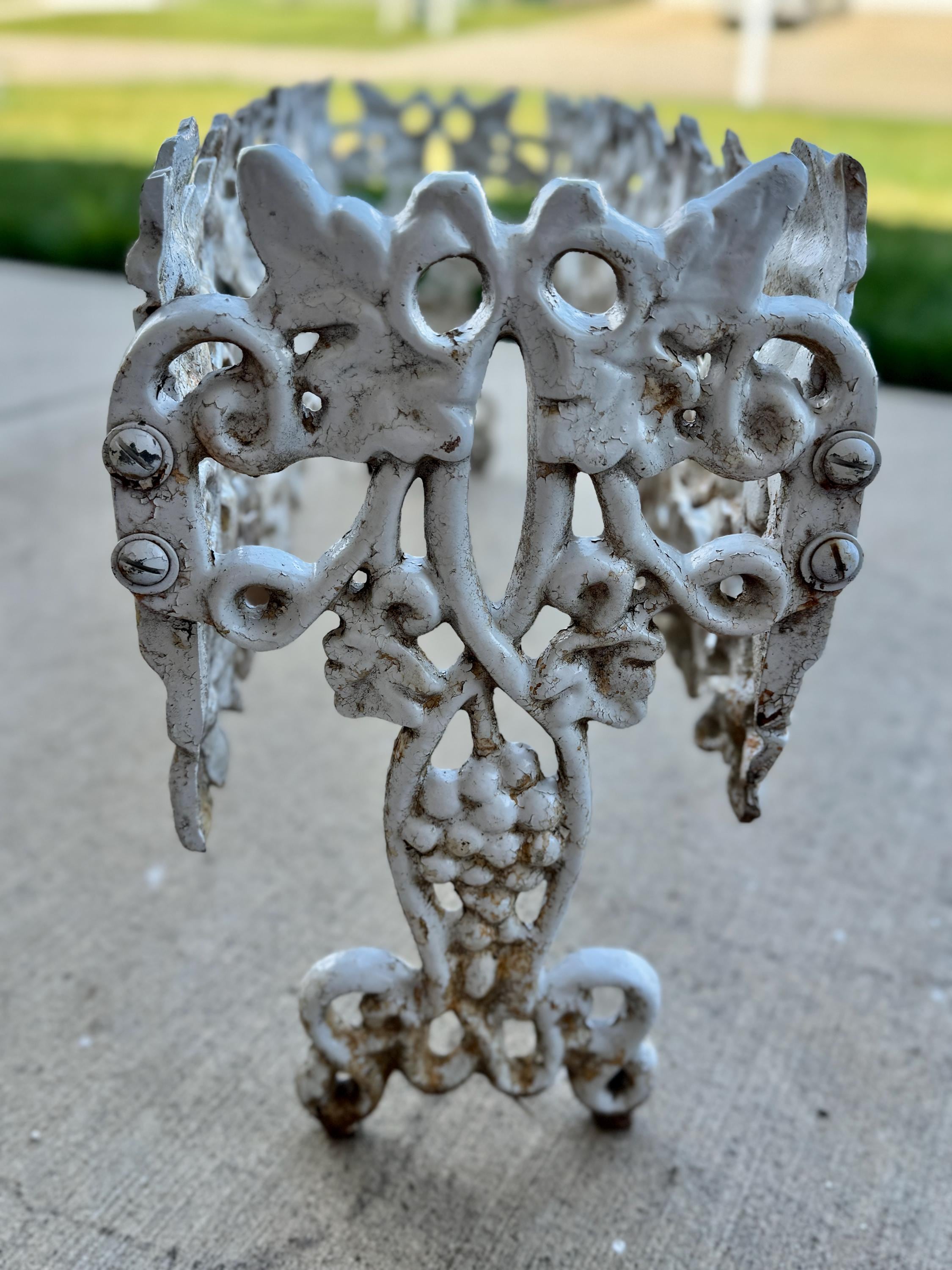 鋳物　プランター　ヴィンテージ　葡萄　ガーデニング Vintage Victorian Cast Iron Grapevine Planter: Chippy Paint Patina