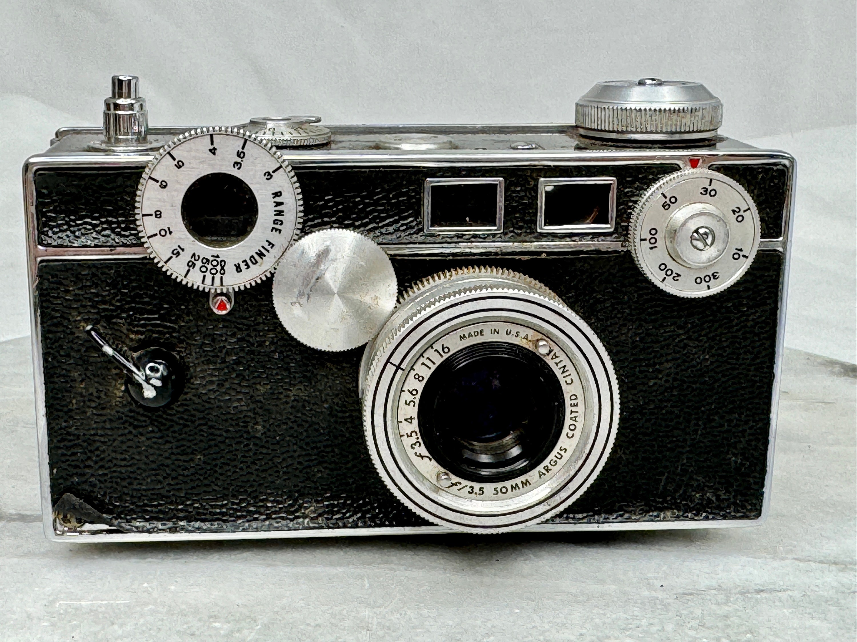 Vintage ARGUS C3 35mm Film Camera With CINTAR Lens & Leather Case