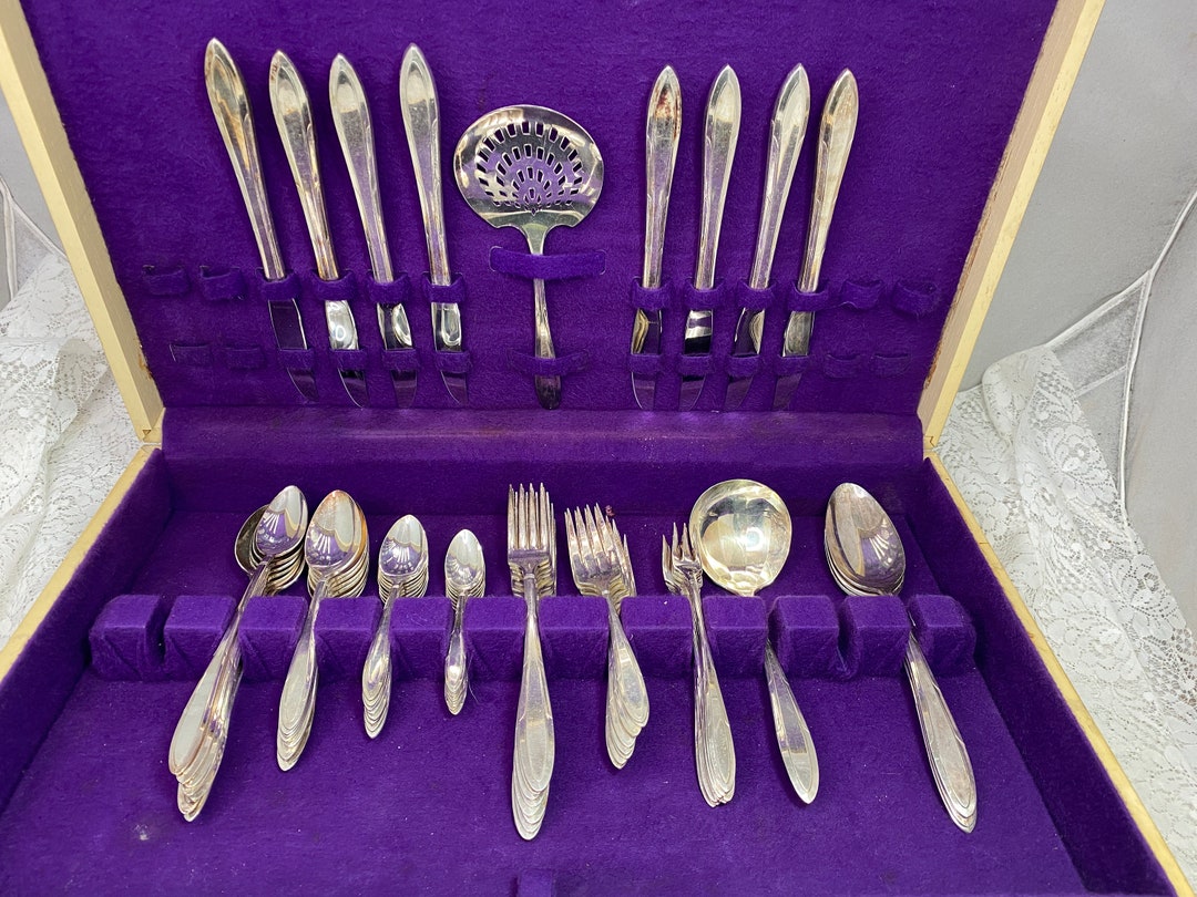 68 Piece Set Reverie Silverplate Flatware 1937 by Oneida Silver