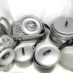 1940&#39;s WEAR-EVER 20-piece set of Aluminum Pots, Pans, Roaster, Bunt Ring