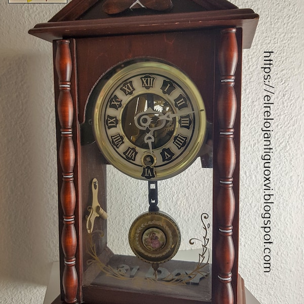 Horloge en bois antique asiatique