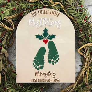 Mistletoes Baby Footprint Sign Baby&#39;s First Christmas Keepsake Baby Mistletoes Sign DIY Baby Christmas Craft Mistletoes Footprint Baby