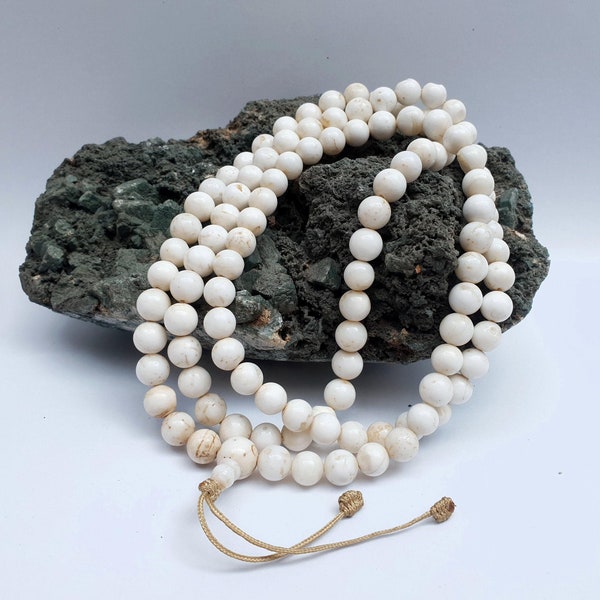 8 mm - 108 CONCH SHELL Prayer Beads Mala for Mantra chanting, Essential tool for a meditation, Handmade in Nepal by Tibetan Community