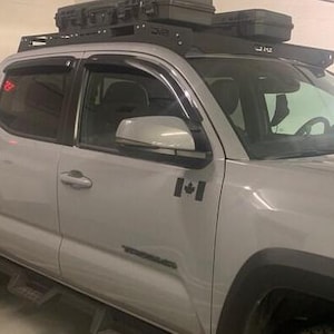 Autocollant de porte de drapeau canadien de 6 po. (paquet de 2) pour Jeep, Tacoma, 4Runner, FJ, GX (noir mat uniquement)