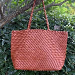 Handmade woven handbag, oversized commuter shoulder bag image 15