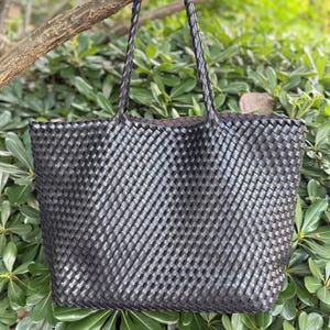 Handmade woven handbag, oversized commuter shoulder bag image 12