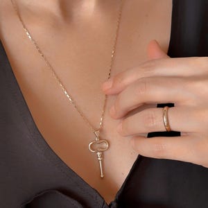 14K Solid Gold Key Necklace, Złoty Key Charm Necklace, Złoty Luck Pendant, 14K Solid Gold Jewelry, 14K Solid Gold Box Chain, Prezent dla Ukochanej