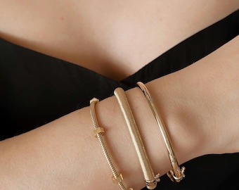 14K Triple Design Armband, gebürstetes 14K Massivgold Manschettenarmband, Echtgold Twist Armband, Goldschmuck, Hochzeitsgeschenk, Verlobungsgeschenk