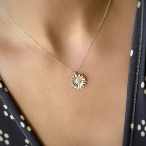14 Carat Gold Daisy Necklace, 14 Carat Flower Necklace, Solid Gold Necklace, Charm Choker, Gold Medallion, Gold Layered Chain,Christmas Gift