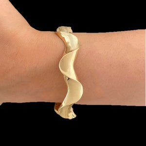 14K Gold Wavy Cuff Bracelet,14K Real Gold Zig Zag Bracelet, Geometric Bracelet, Wedding Jewelry,Valentine&#39;s Day Gift, S design, Mother&#39;s Day