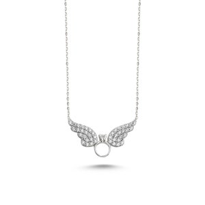 Pu&ograve; includere: Collana d'argento con un ciondolo ad anello e ali d'angelo decorate con pietre di zircone cubico scintillanti.