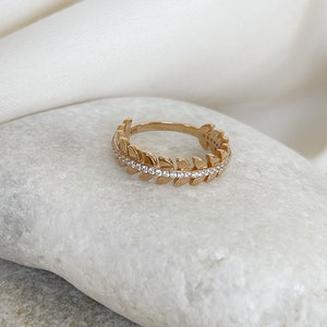 14k Solid Gold Vine Leaf Ring, 14k Solid Gold Ring, Laurel Wreath Ring, Elegant Leaf Ring, Gold Leaf Ring, Valentine&#39;s Day, Mother&#39;s Day
