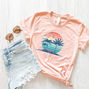 Retro Tropical Sunset Shirt, Sunset Chaser Shirt, Women&#39;s Beach Shirt, Summer Shirt for Women, Island Vacation Shirt, Beach Lover Gift
