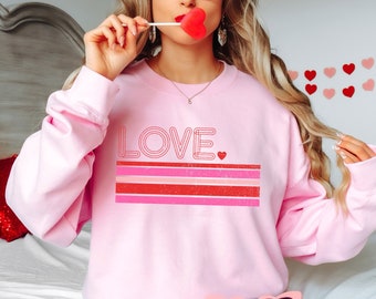 Retro Love Sweatshirt, Women's Valentine Sweater, Groovy Love Shirt, Trendy Valentine Sweatshirt, Valentine's Day Gift, Galentine Crewneck