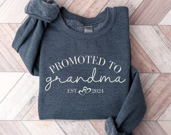 Befördert zu Oma Sweatshirt, neue Oma Geschenk, Oma 2024 Sweatshirt, Schwangerschaft offenbaren Shirt, offenbaren für Oma, Großmutter Geschenk