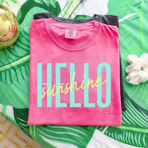 Pu&ograve; includere: Un cartello in legno rustico con la scritta "Welcome to our home" in lettere bianche. Il cartello presenta una finitura invecchiata e un design semplice e accogliente, ideale per un portico.