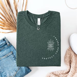Camiseta Protect Your Energy, camiseta de protección espiritual para los ojos, camiseta estética mística de moda, regalo para buscadores espirituales, camiseta celestial, imagen 7