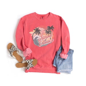 Comfort Colors® Beach Sweatshirt, Sunset Chaser Sweatshirt, Beach Pullover, Beach Lover Gift, Retro Summer Sweatshirt, Beach Vacation Shirt
