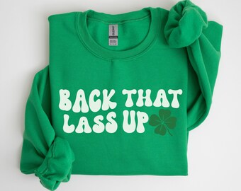 Sudadera Back That Lass Up, divertida sudadera de cuello redondo para el Día de San Patricio, sudadera retro para el Día de San Patricio, camiseta para el Día de San Patricio, sudadera con trébol