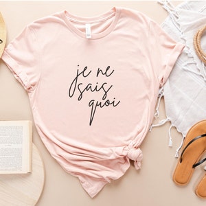Je Ne Sais Quoi Tee - I don't Know What T-Shirt - French Quote Tee - French Graphic Tee - Spring Tees for Women - Minimalist T-Shirt