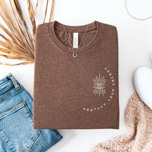 Camiseta Protect Your Energy, camiseta de protección espiritual para los ojos, camiseta estética mística de moda, regalo para buscadores espirituales, camiseta celestial, imagen 6