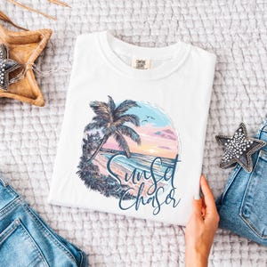 Comfort Colors Sunset Chaser Shirt, Retro Summer Tee-Shirt, Beach Lover Gift, Beach Vacation Tee, Trendy Palm Tree T-Shirt, Hawaii Shirt