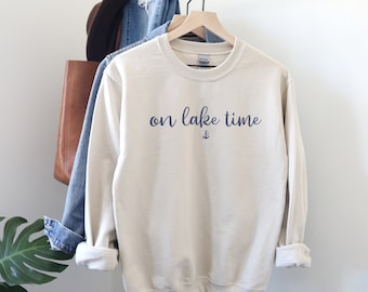 Auf dem See Zeit Sweatshirt, See Leben Sweatshirt, See Rundhalsausschnitt, Anker Sweatshirt, See Urlaub Pullover, Gemütliches, weiches, warmes Reise-Sweatshirt
